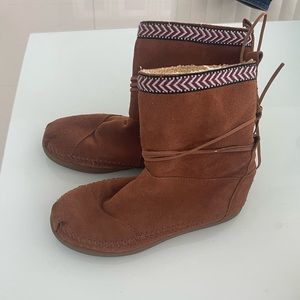 TOMS Brown Winter Boots